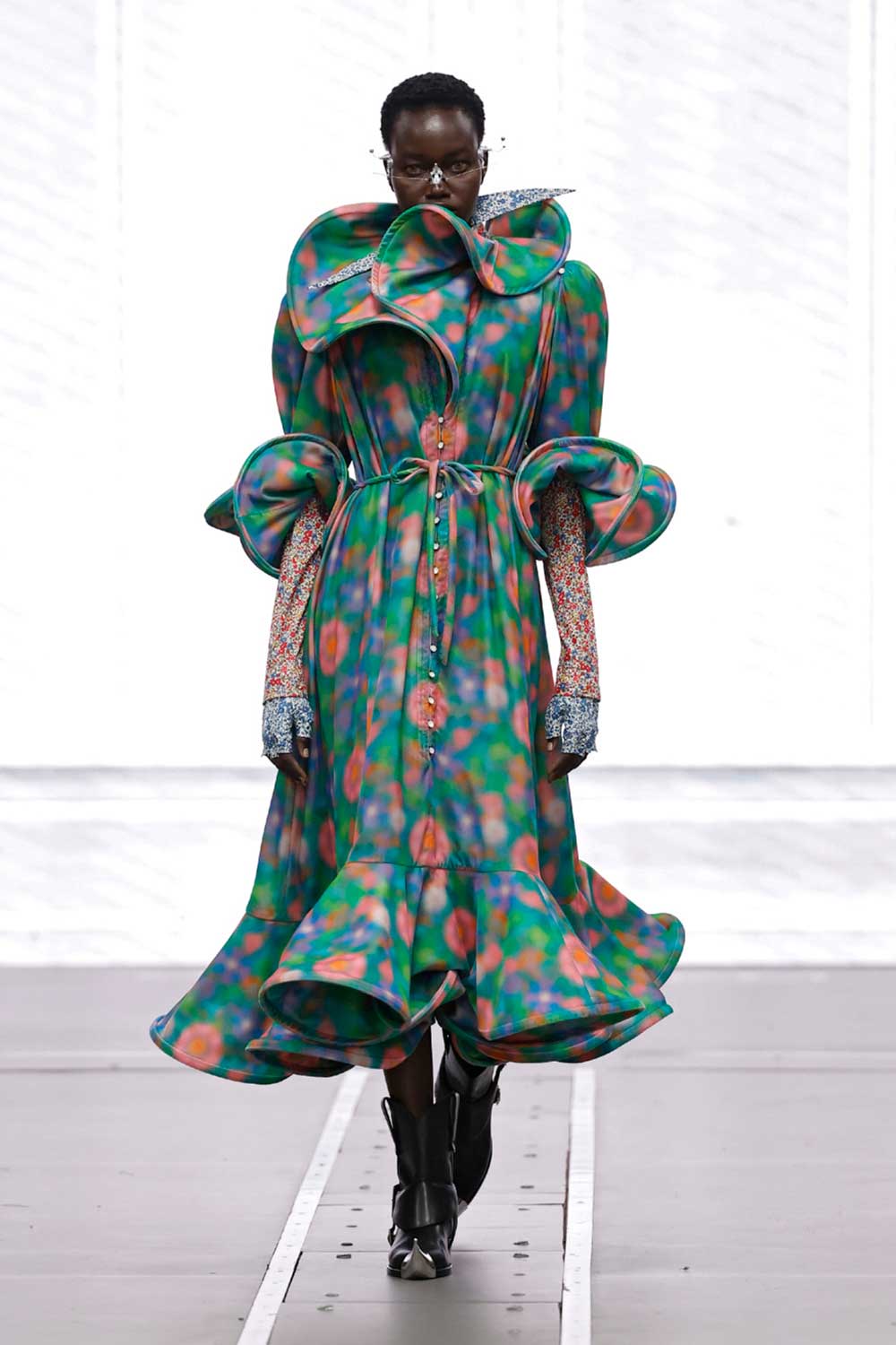 Anrealage FW26: El arte de desaparecer en París