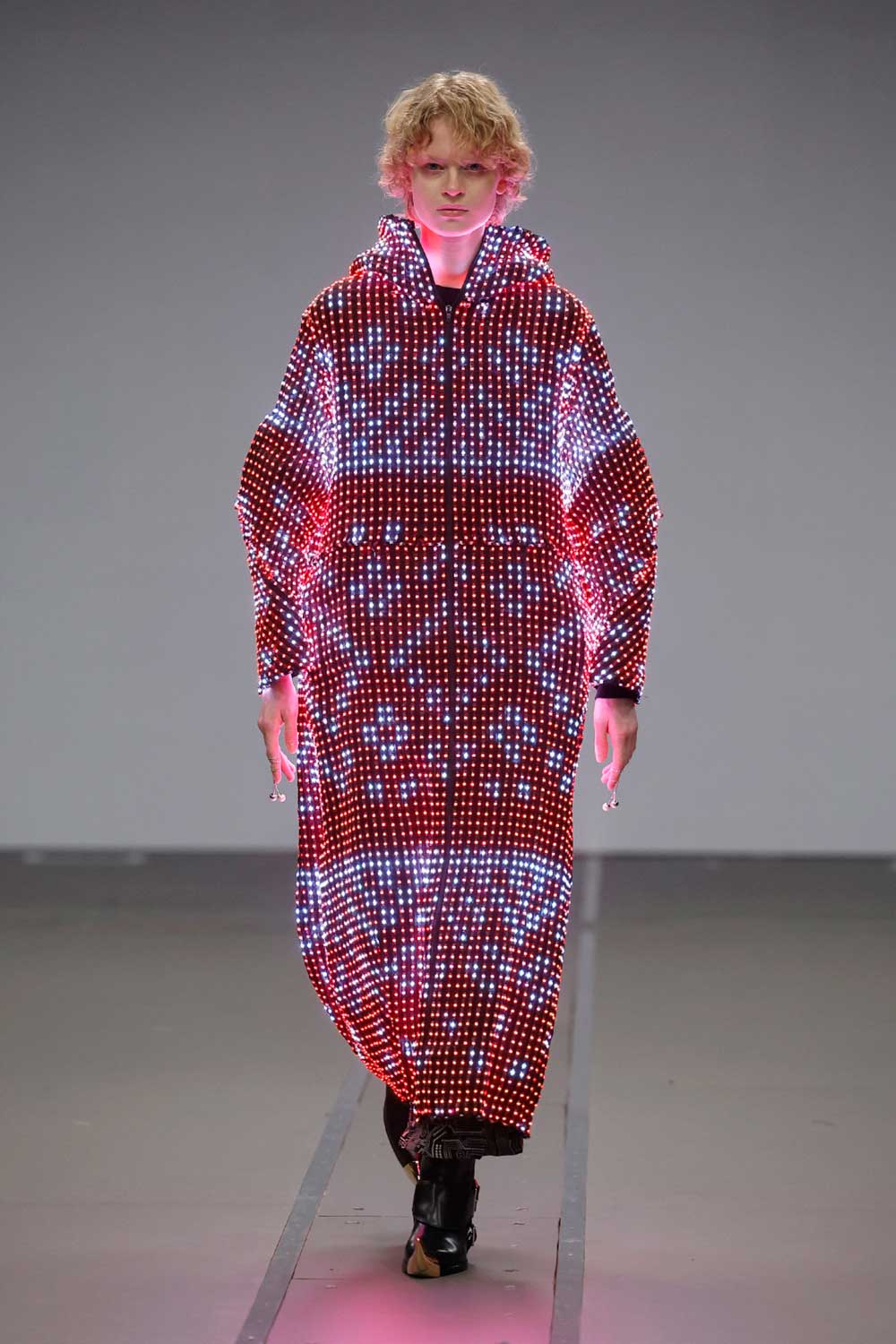 Anrealage FW26: El arte de desaparecer en París