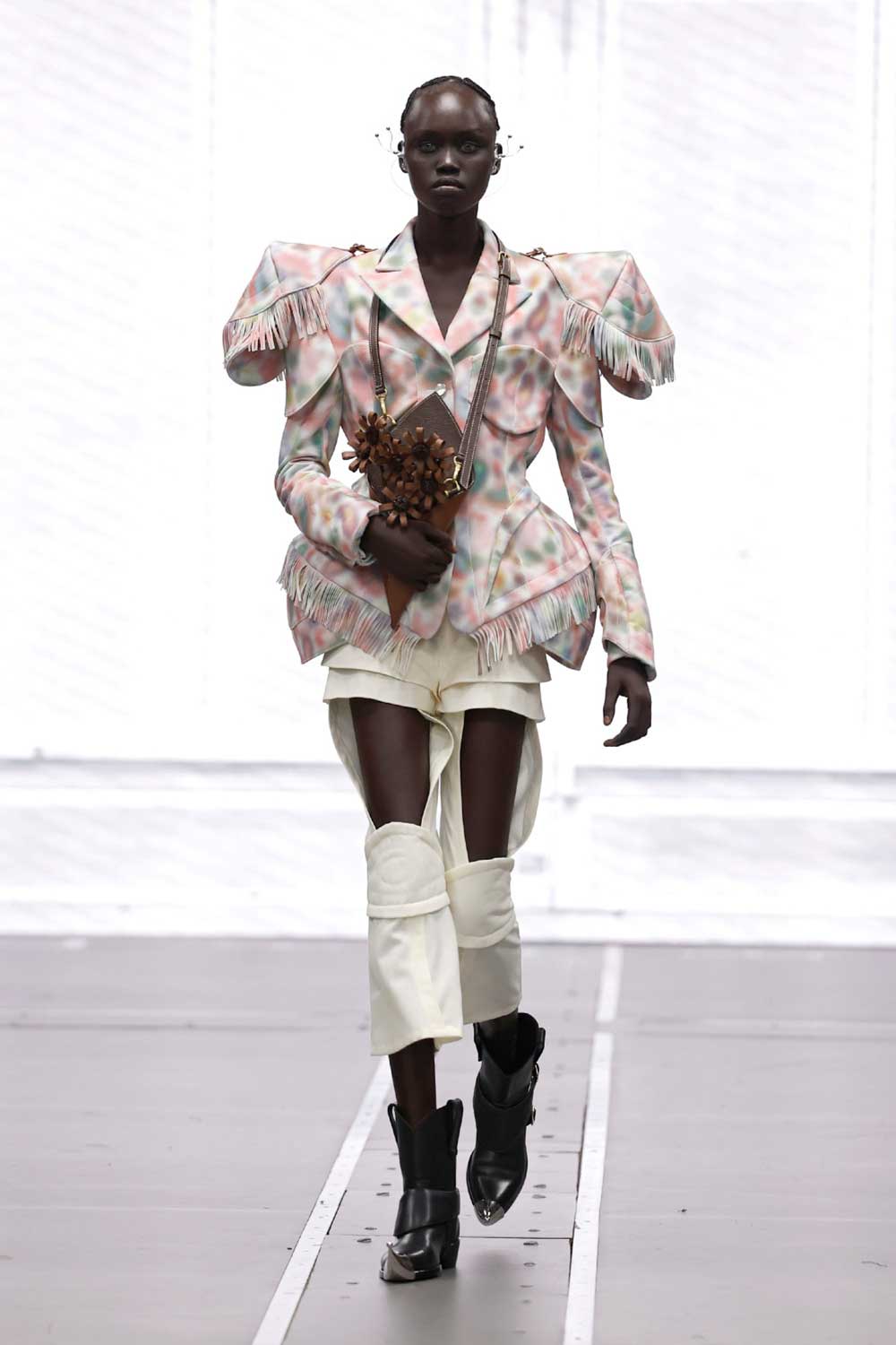 Anrealage FW26: El arte de desaparecer en París