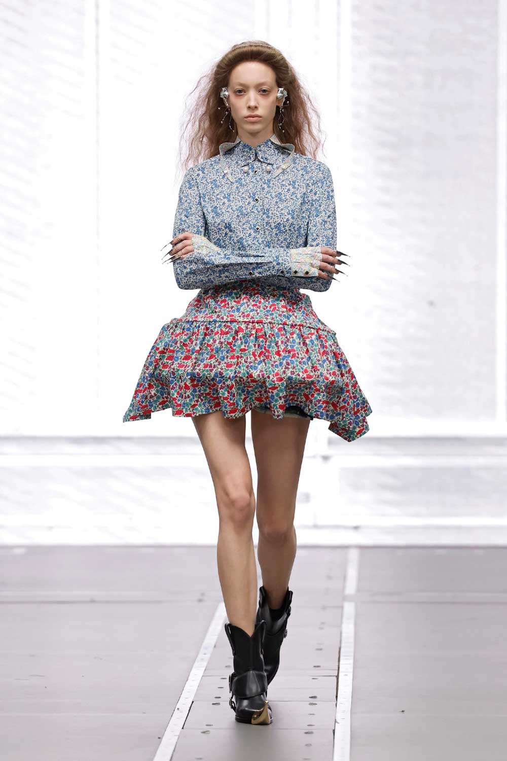 Anrealage FW26: El arte de desaparecer en París