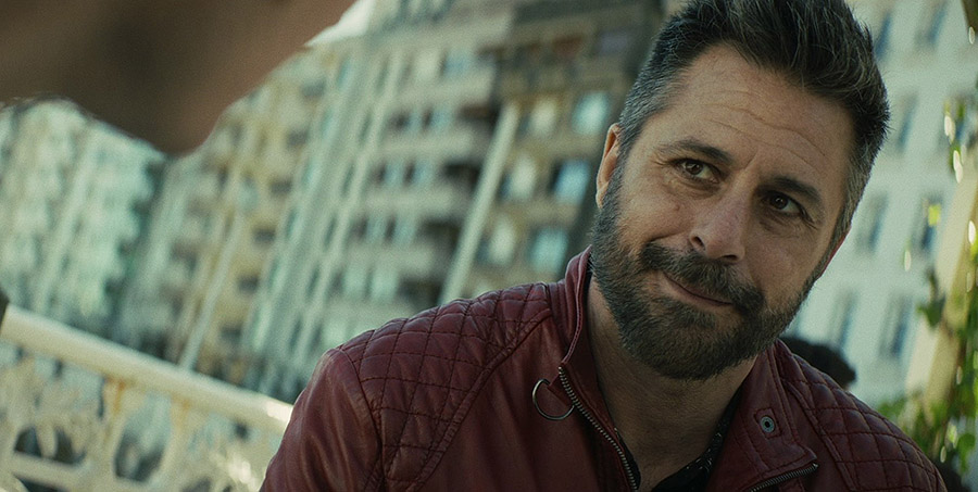 Cada Día Nace un Listo: humor negro sobre dinero y poder