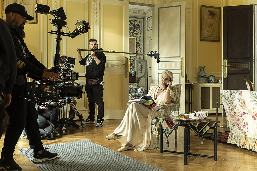 Cada Día Nace un Listo: humor negro sobre dinero y poder