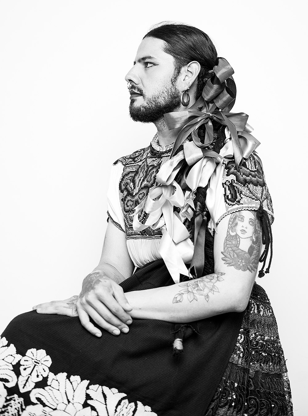 Ekdysis: cuerpos en tránsito y mutación en Corvus Blanc