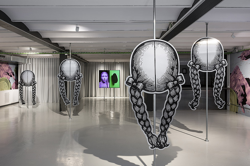 If It Walks Like a Duck... Eli Cortiñas reimagina a Dorothy