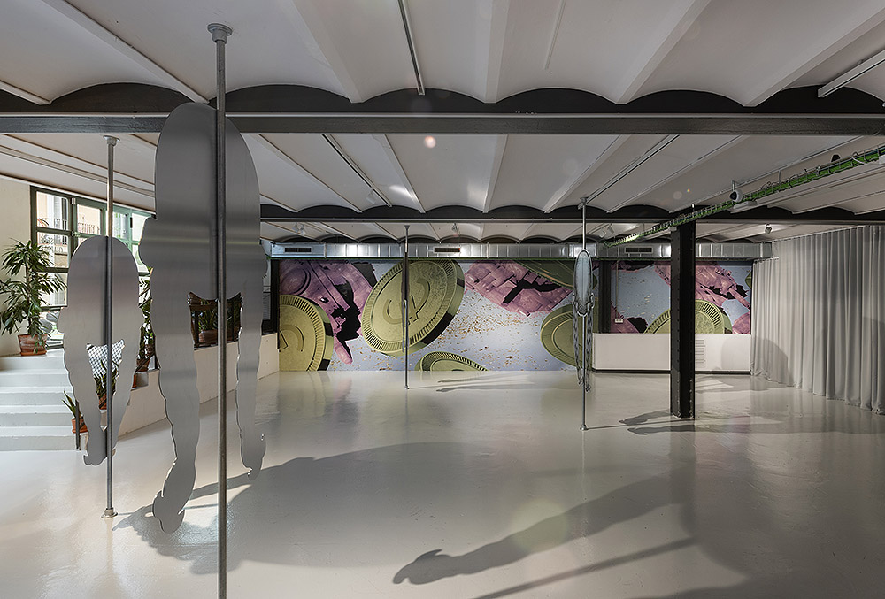 If It Walks Like a Duck... Eli Cortiñas reimagina a Dorothy