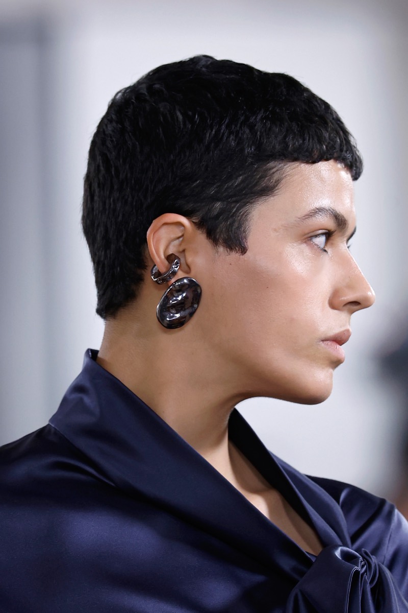 JC Pajares celebra sus diez años con la flor que emerge