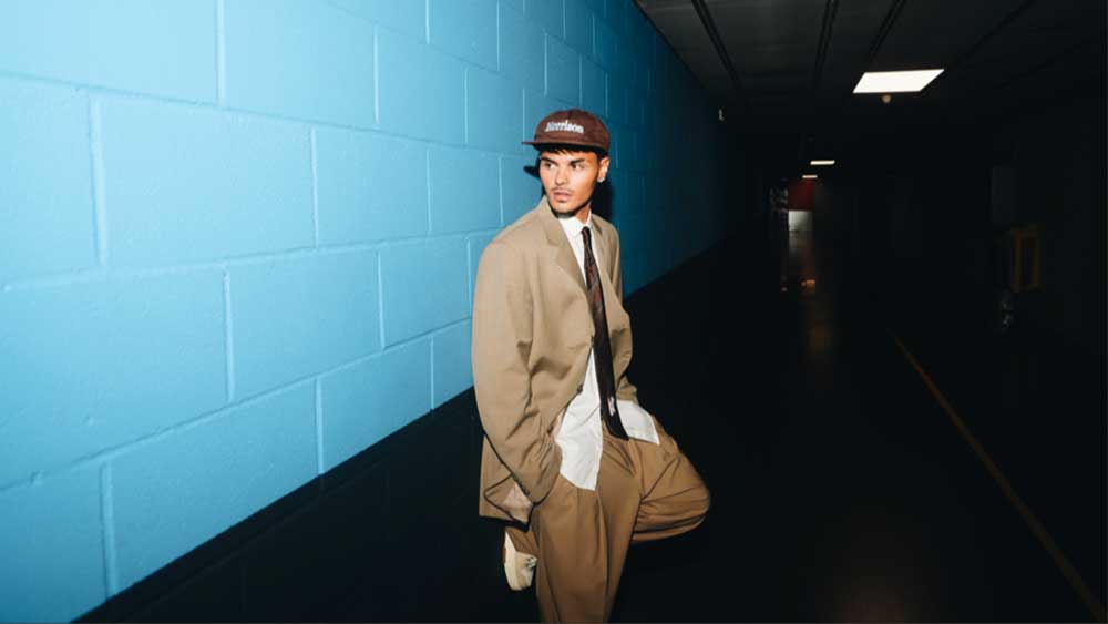 Abraham Mateo estrena su balada más honesta y vanguardista