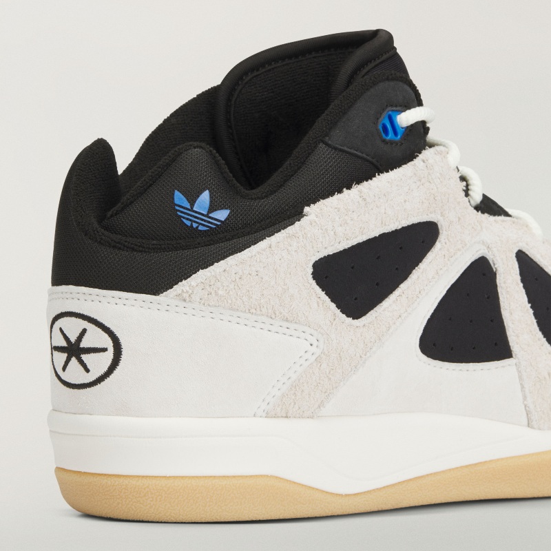 Bad Bunny expande su colabo con adidas con sneakers y ropa