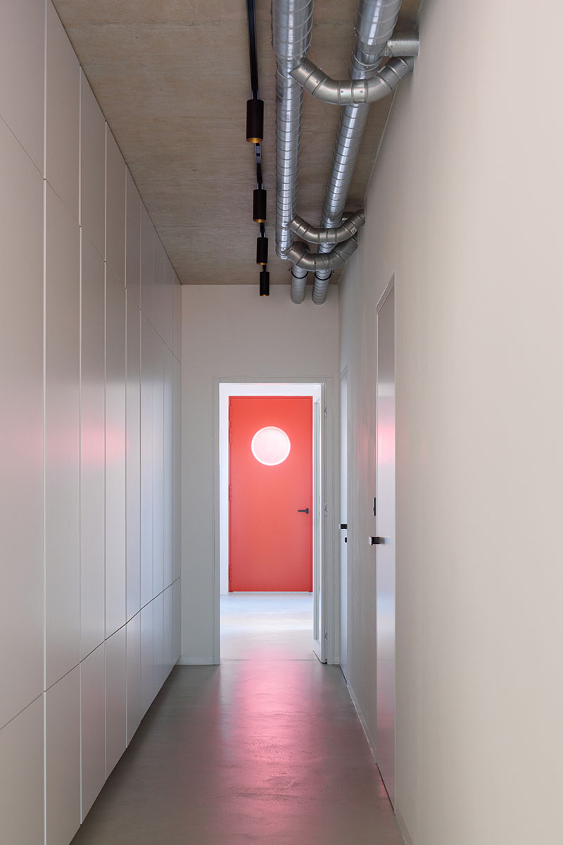 Architektura crea Jevany Villa, casa en medio del bosque