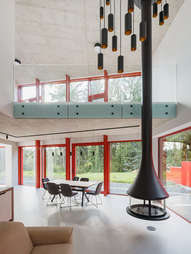 Architektura crea Jevany Villa, casa en medio del bosque