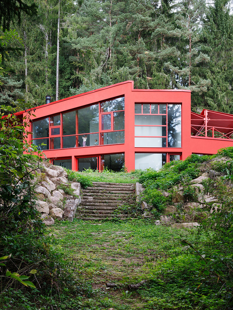 Architektura crea Jevany Villa, casa en medio del bosque