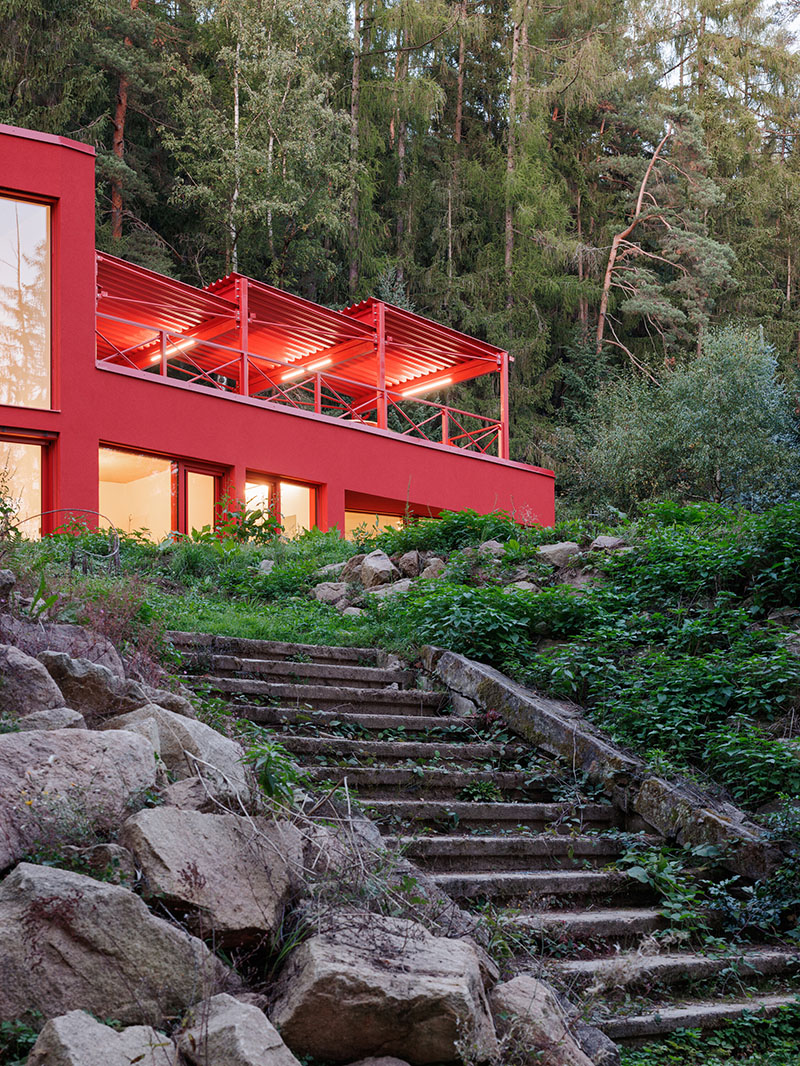 Architektura crea Jevany Villa, casa en medio del bosque