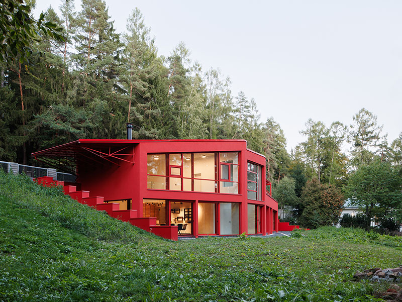 Architektura crea Jevany Villa, casa en medio del bosque