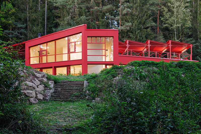 Architektura crea Jevany Villa, casa en medio del bosque