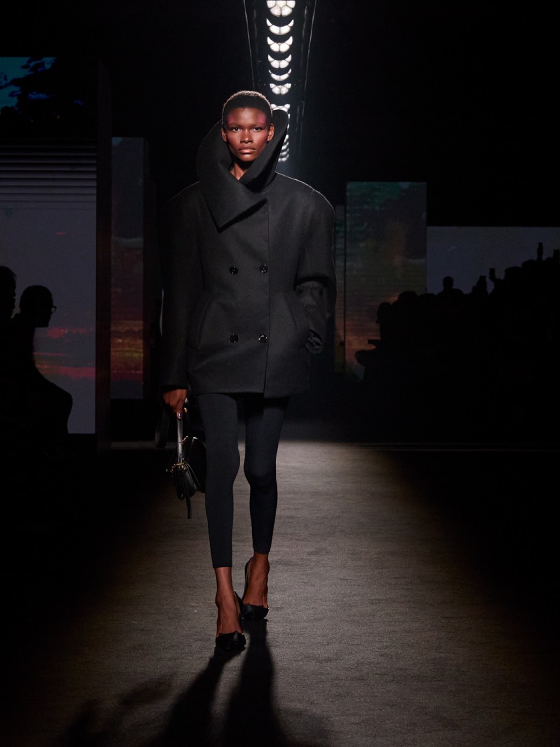 El claroscuro a través de los códigos Balenciaga para fw26