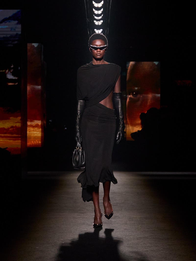 El claroscuro a través de los códigos Balenciaga para fw26