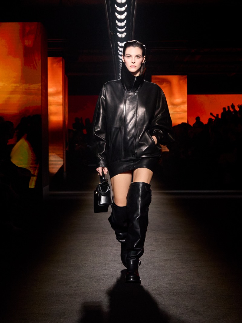 El claroscuro a través de los códigos Balenciaga para fw26