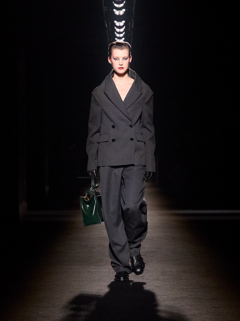 El claroscuro a través de los códigos Balenciaga para fw26