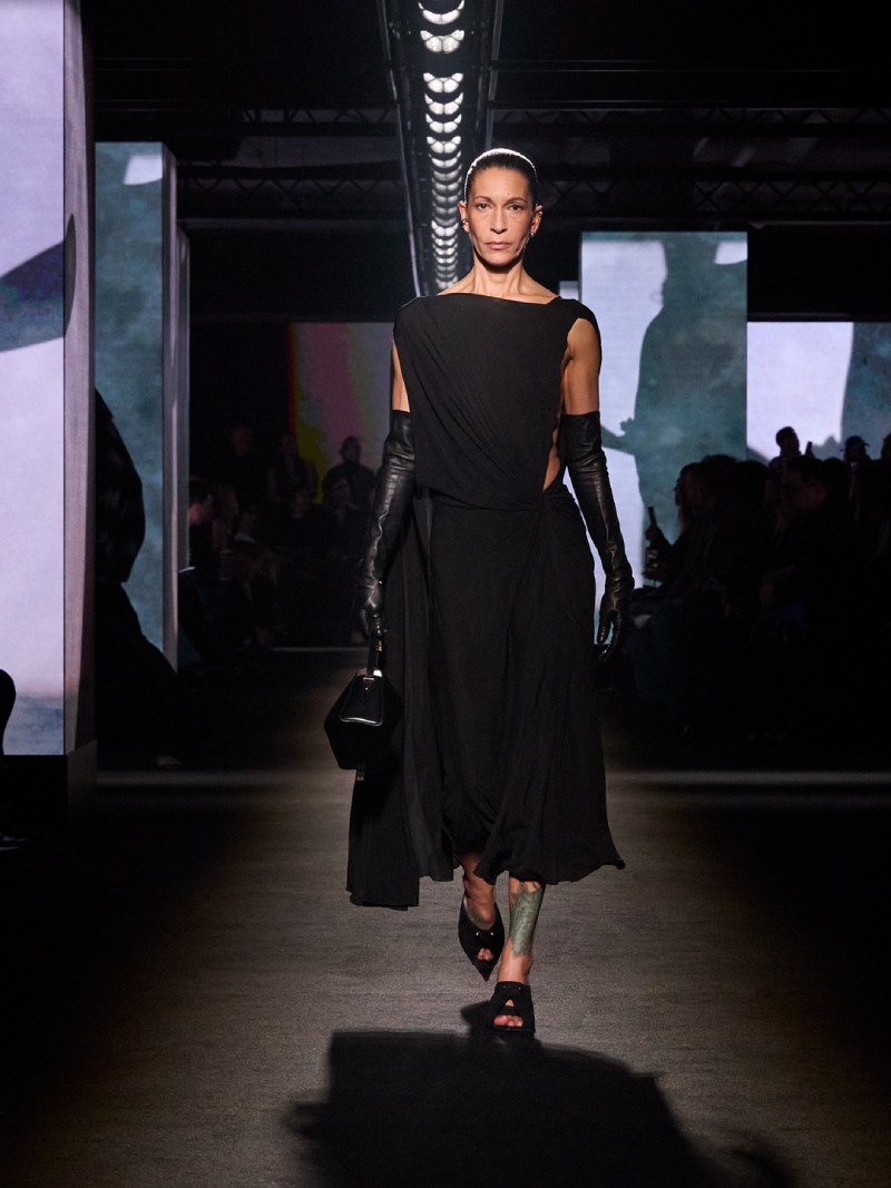 El claroscuro a través de los códigos Balenciaga para fw26