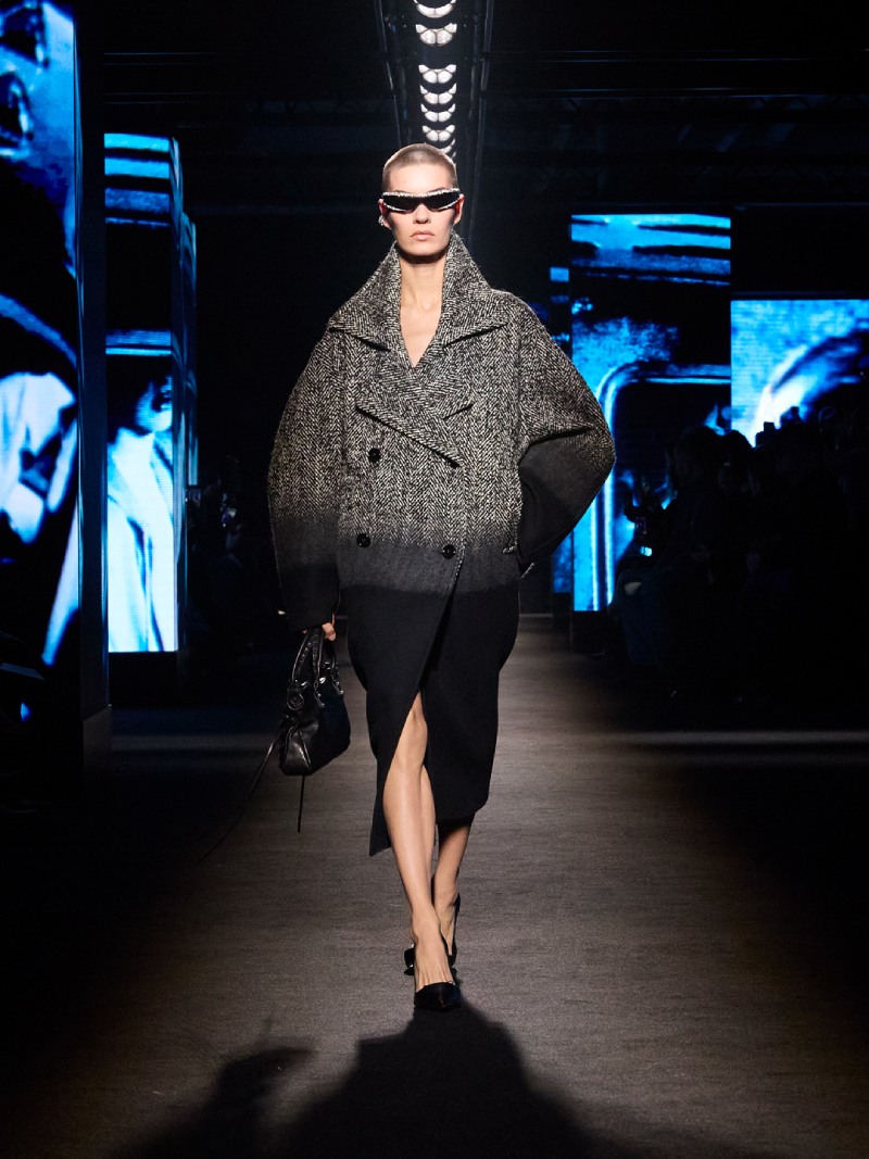 El claroscuro a través de los códigos Balenciaga para fw26