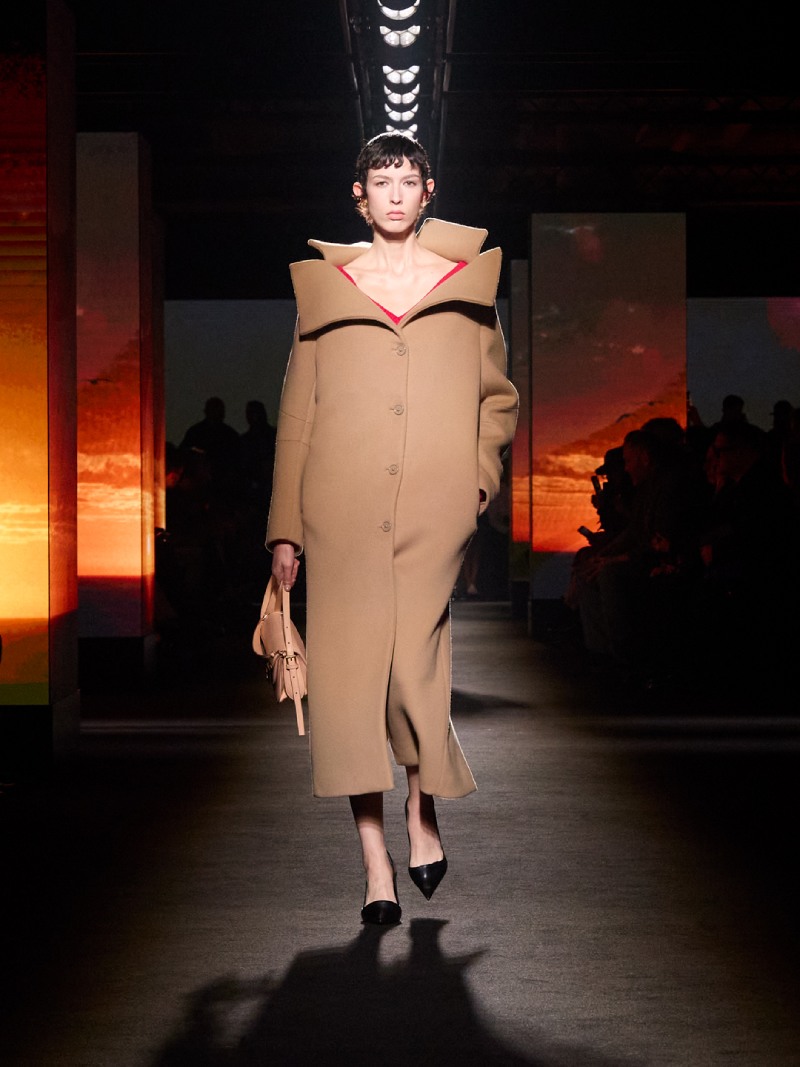 El claroscuro a través de los códigos Balenciaga para fw26