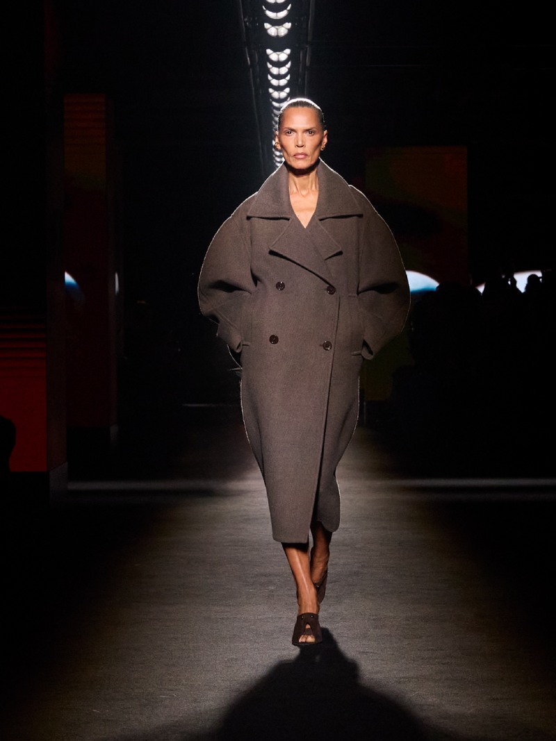 El claroscuro a través de los códigos Balenciaga para fw26