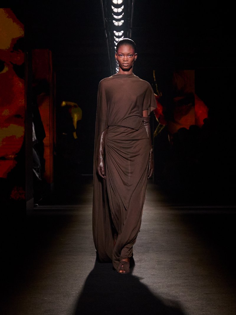 El claroscuro a través de los códigos Balenciaga para fw26