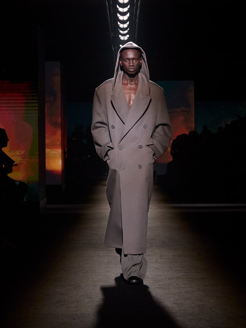 El claroscuro a través de los códigos Balenciaga para fw26