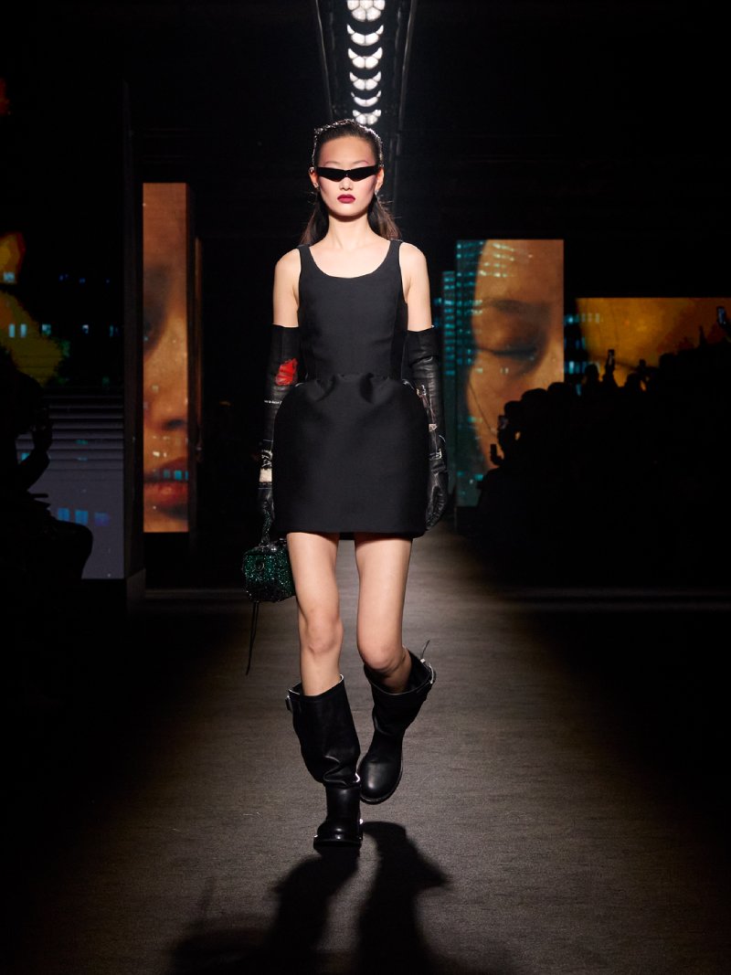 El claroscuro a través de los códigos Balenciaga para fw26