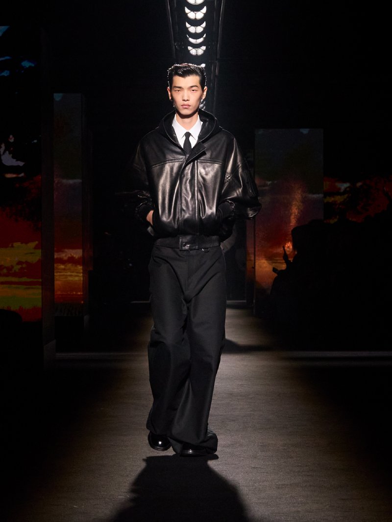 El claroscuro a través de los códigos Balenciaga para fw26