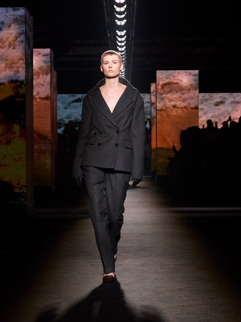 El claroscuro a través de los códigos Balenciaga para fw26