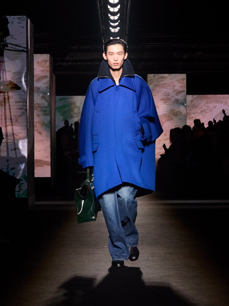 El claroscuro a través de los códigos Balenciaga para fw26