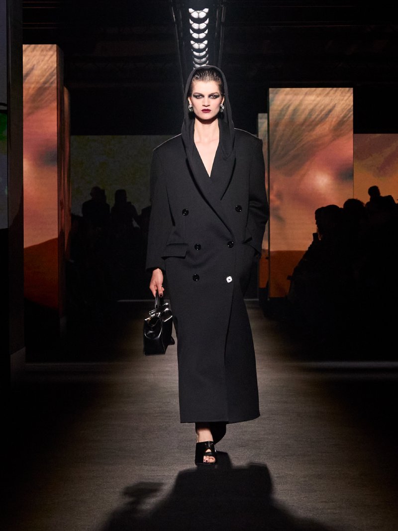 El claroscuro a través de los códigos Balenciaga para fw26