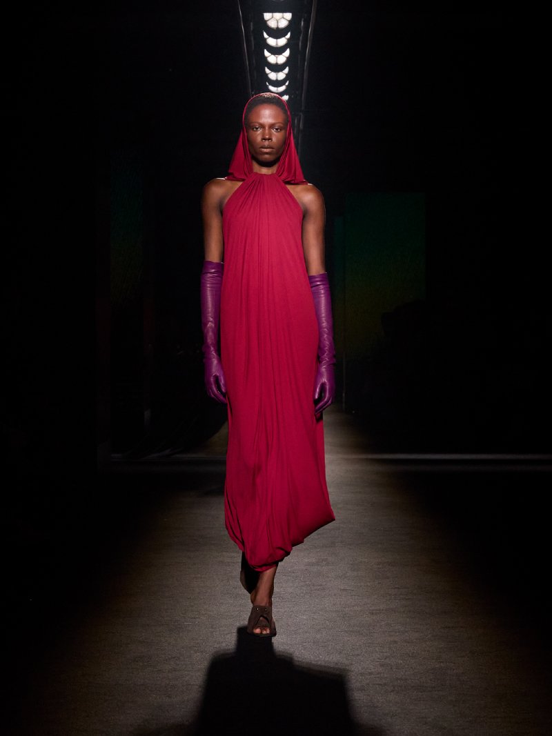 El claroscuro a través de los códigos Balenciaga para fw26