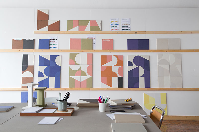 Barber | Osgerby. Alphabet, la exposición de Trienal Milán