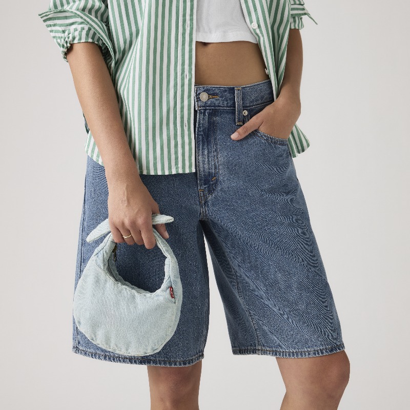 Levi's, con su clásico denim, reinventa el bolso mini