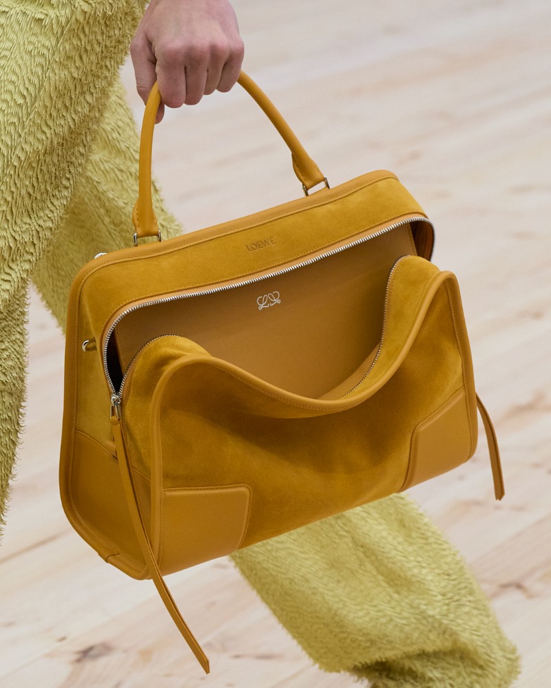 Amazona 180, el bolso de Loewe que mantiene sus raíces