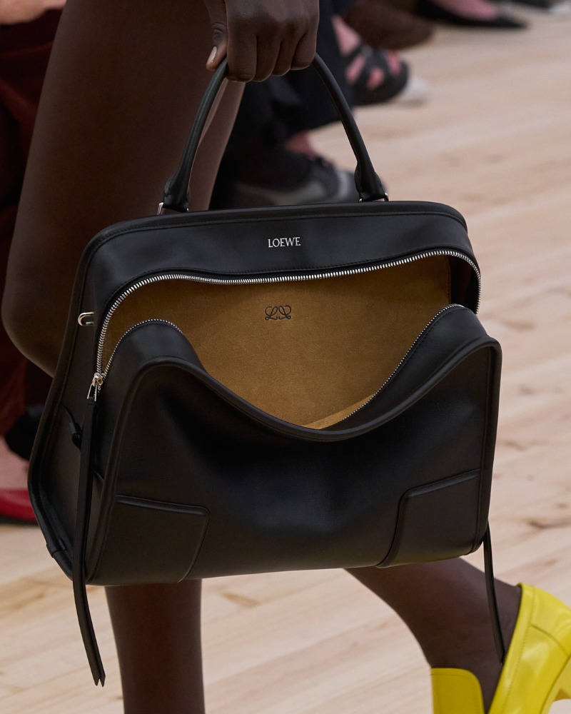 Amazona 180, el bolso de Loewe que mantiene sus raíces