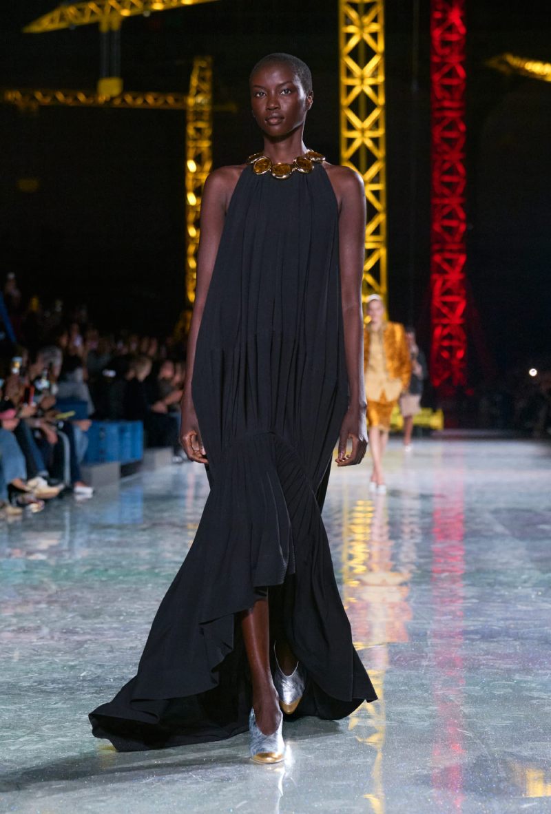 Matthieu Blazy estudia la transformación de Chanel en fw26