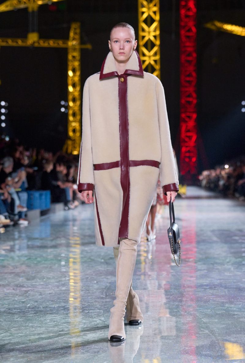 Matthieu Blazy estudia la transformación de Chanel en fw26