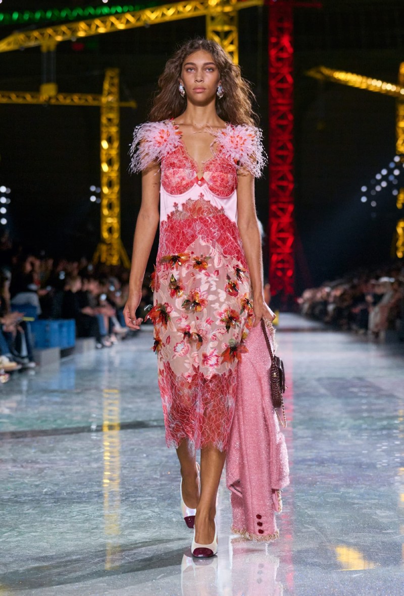 Matthieu Blazy estudia la transformación de Chanel en fw26