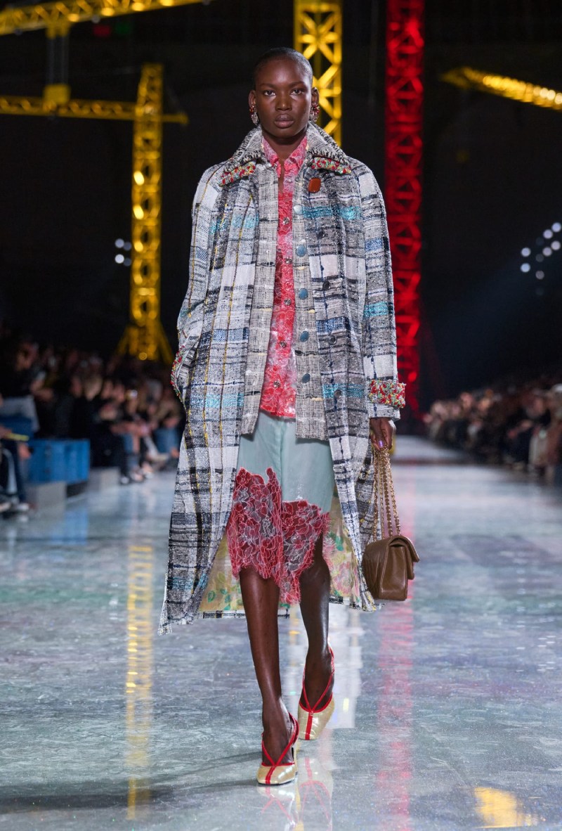 Matthieu Blazy estudia la transformación de Chanel en fw26