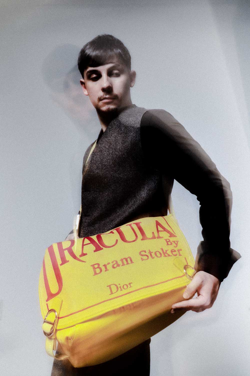 Las citas de Christian Checa vestido de Dior