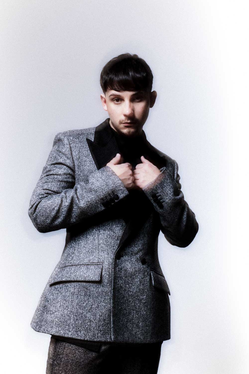 Las citas de Christian Checa vestido de Dior