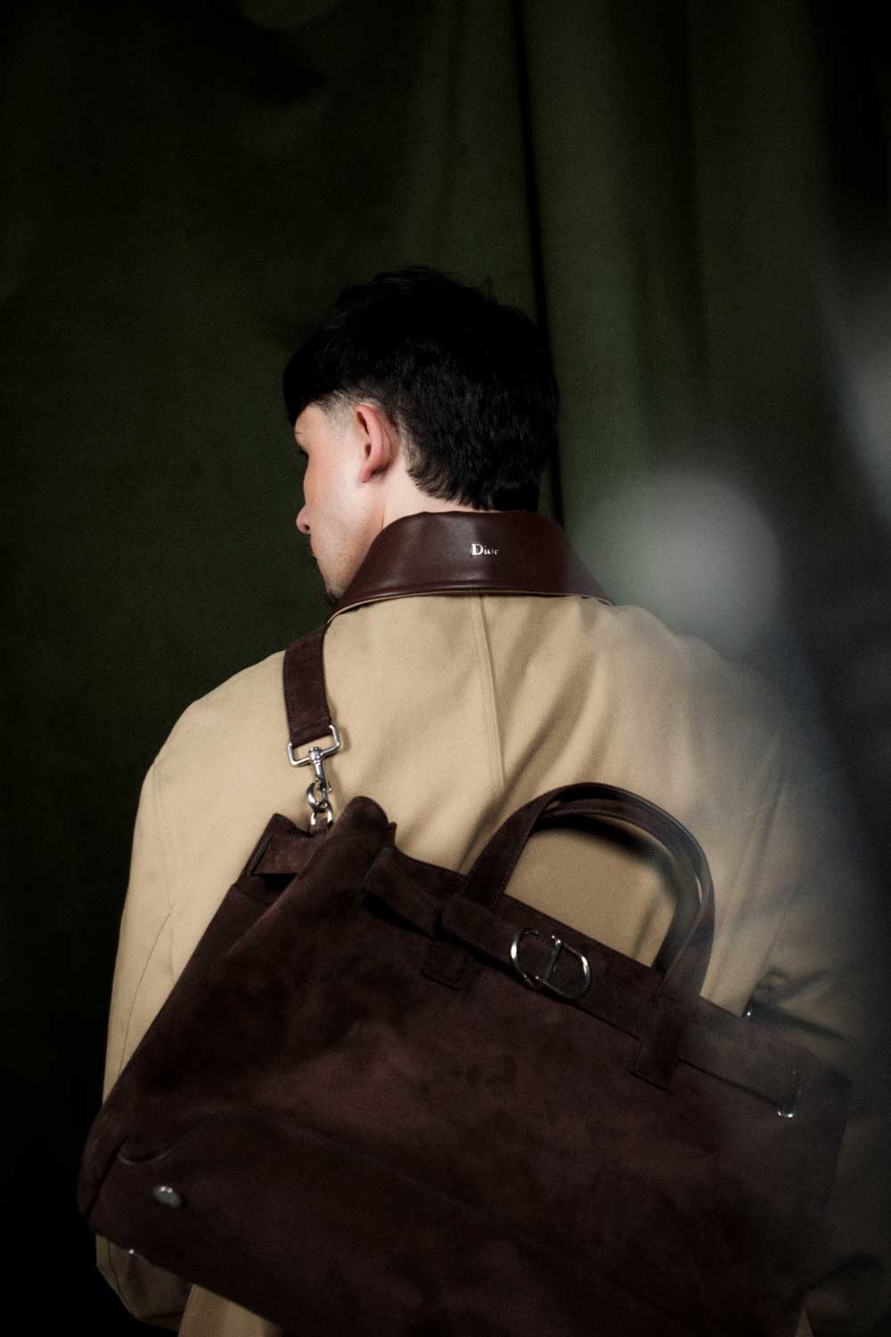 Las citas de Christian Checa vestido de Dior