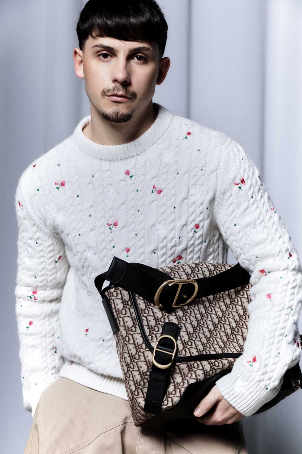 Las citas de Christian Checa vestido de Dior