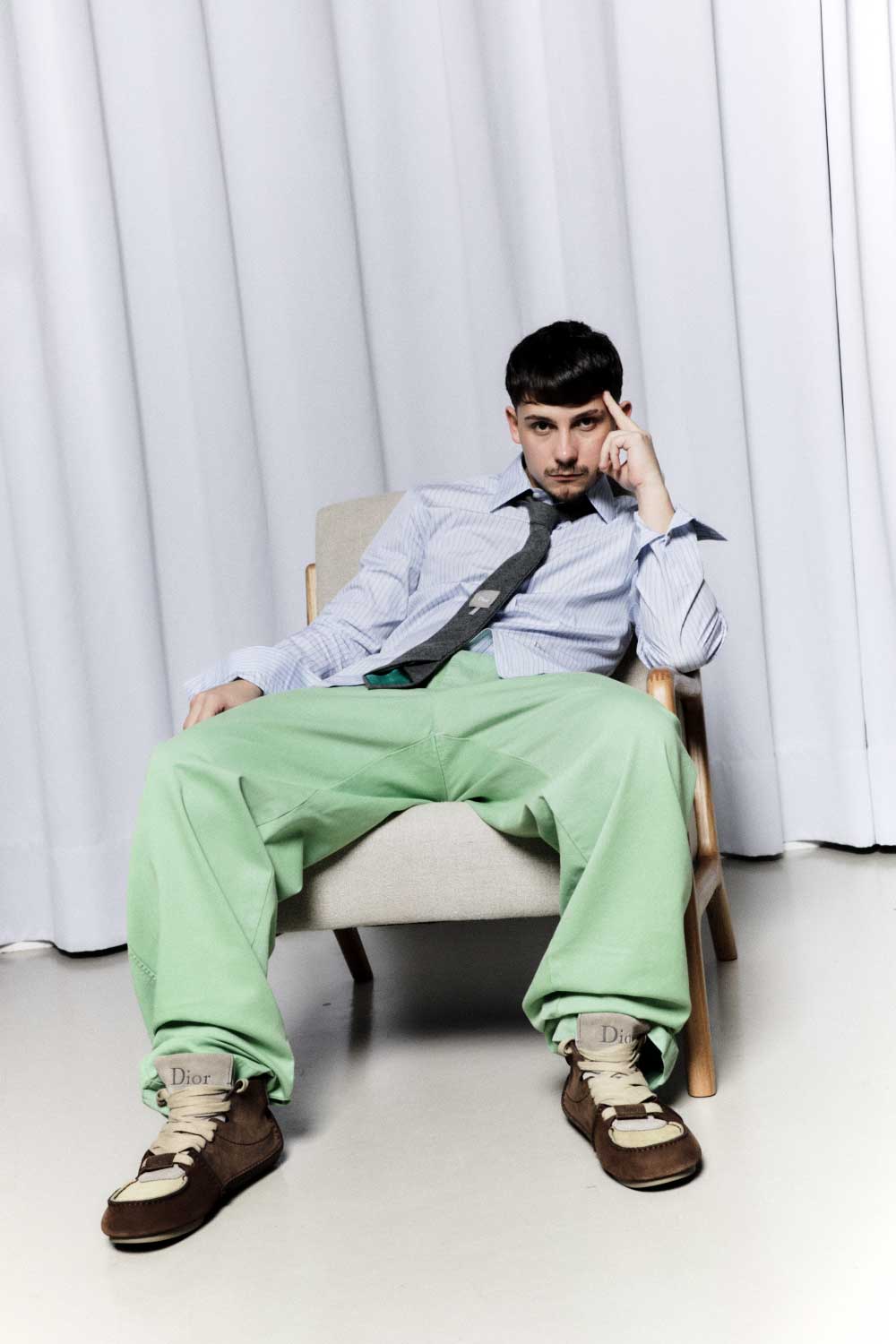 Las citas de Christian Checa vestido de Dior