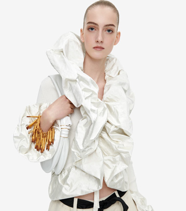 Schiaparelli SS26: el regreso del hard chic con sensualidad