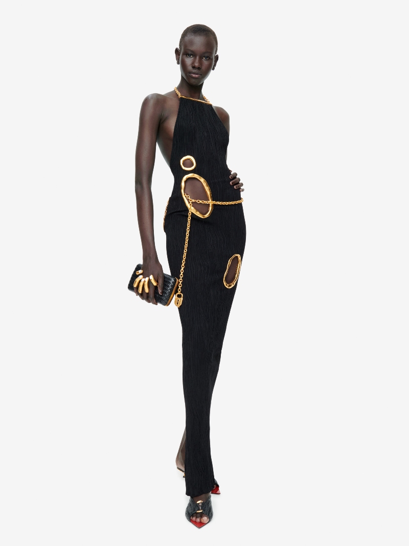 Schiaparelli SS26: el regreso del hard chic con sensualidad