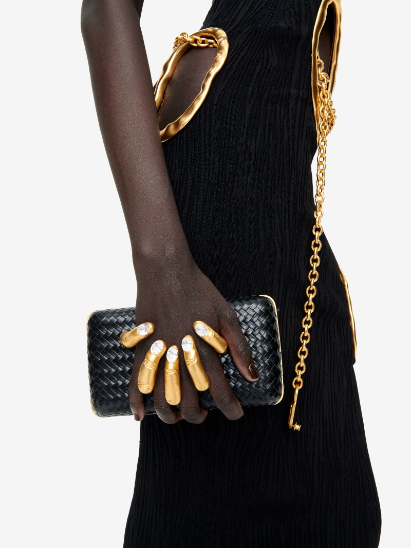 Schiaparelli SS26: el regreso del hard chic con sensualidad